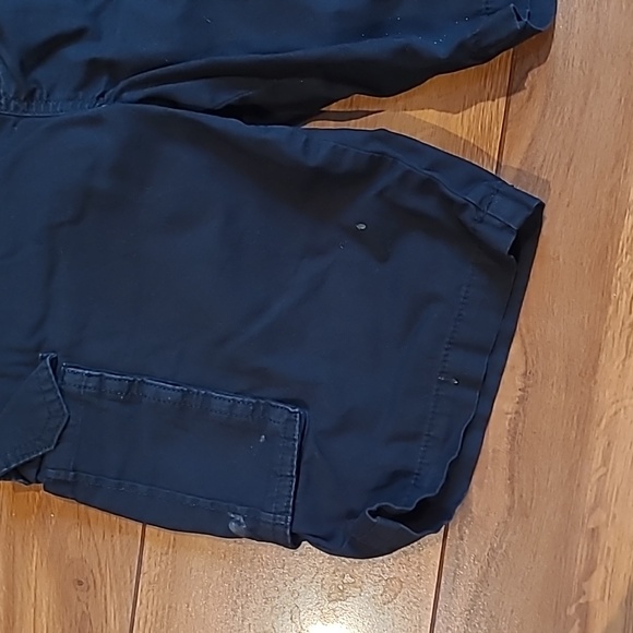 2 Cargo Shorts Size 6 - Picture 4 of 4